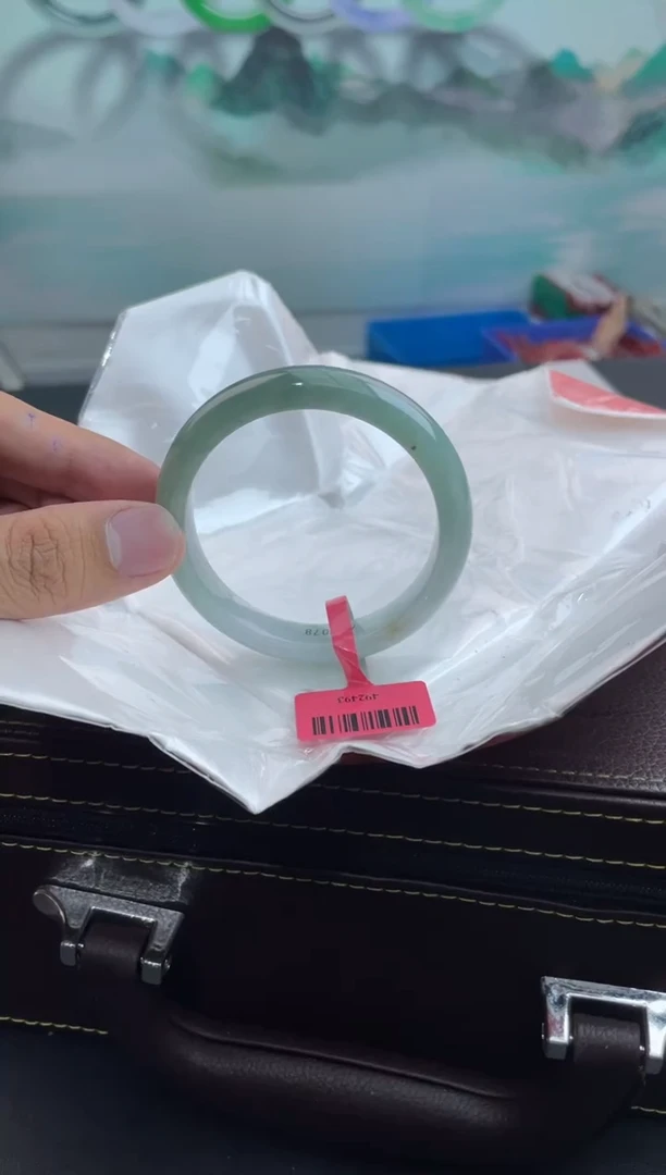 【闪购商品】翡翠手镯未镶嵌18翡翠手镯