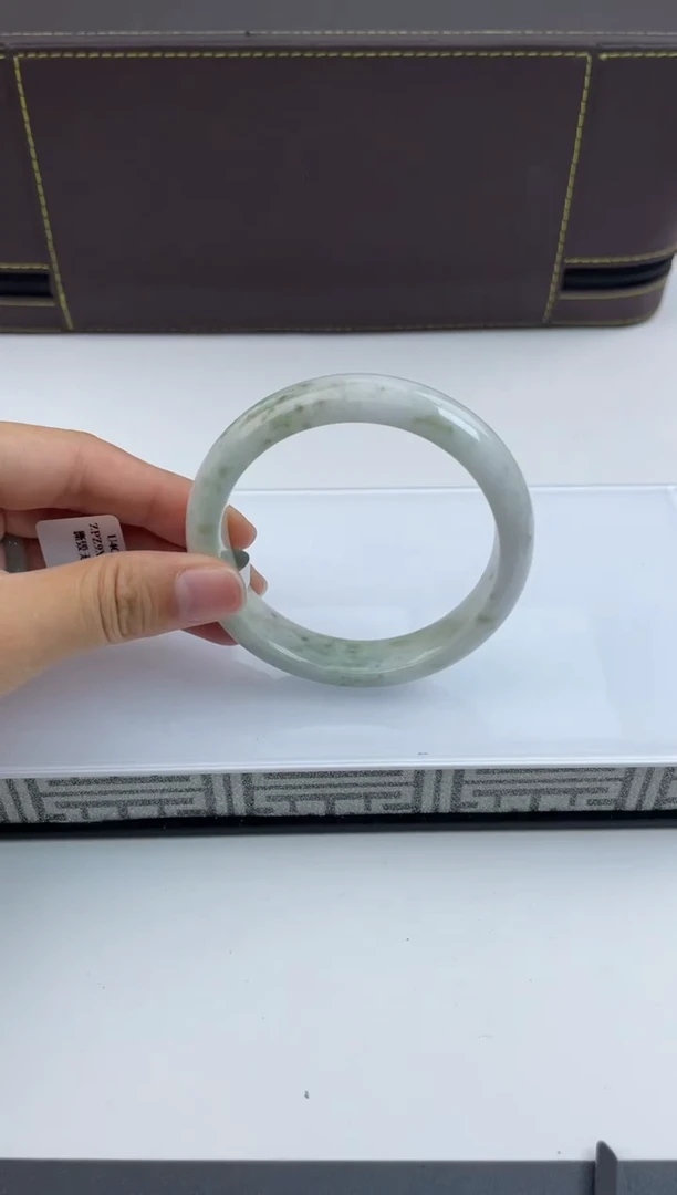 【闪购商品】翡翠手镯未镶嵌8翡翠手镯（微瑕）57