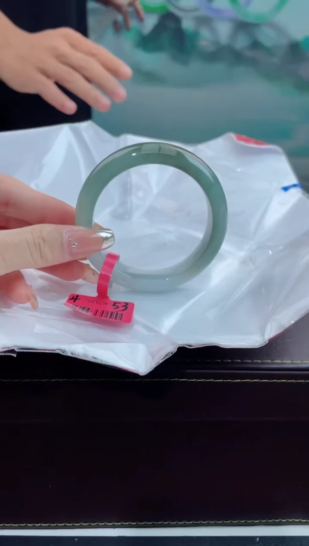 【闪购商品】翡翠手镯未镶嵌18翡翠手镯