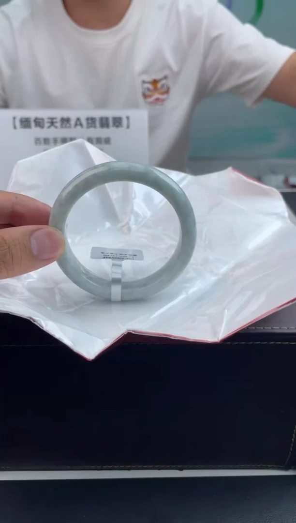 【闪购商品】翡翠手镯未镶嵌6翡翠手镯（微瑕）