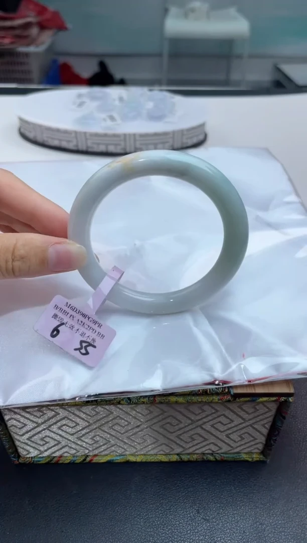 【闪购商品】翡翠手镯未镶嵌5翡翠手镯（微瑕）55