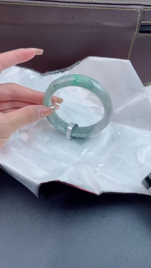 【闪购商品】翡翠手镯未镶嵌8翡翠手镯（微瑕）