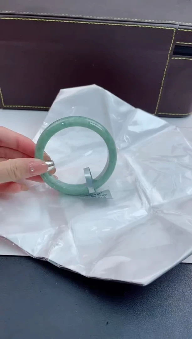 【闪购商品】翡翠手镯未镶嵌2翡翠手镯（微瑕）