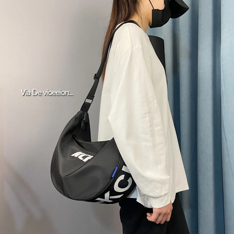 2024新款高级感小众饺子包ins休闲百搭帆布包斜跨单肩腋下休闲包