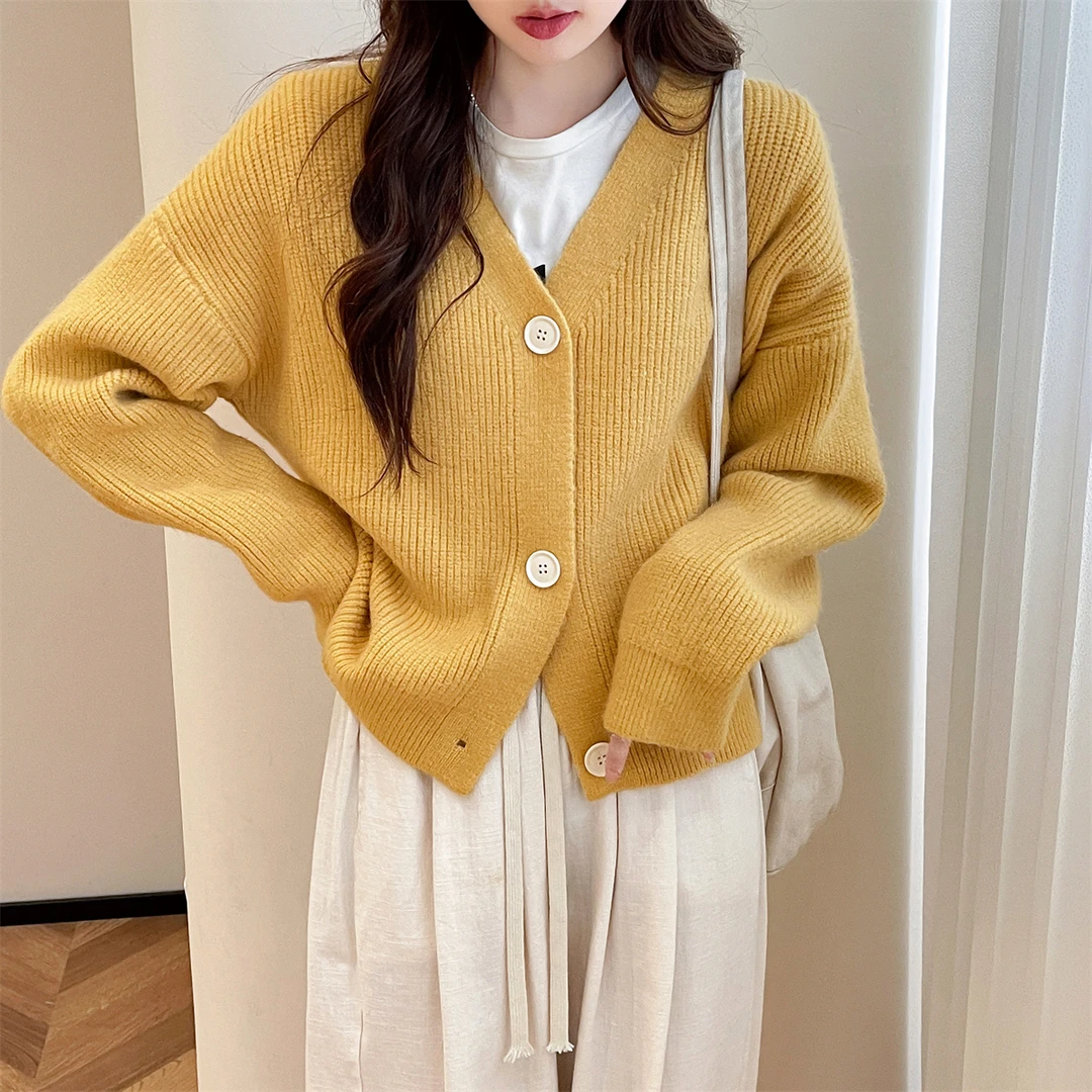 2024简约风显瘦竖条肌理V领开衫外套 E4G1514