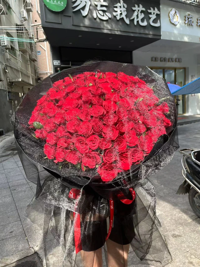 99朵红玫瑰如图包装