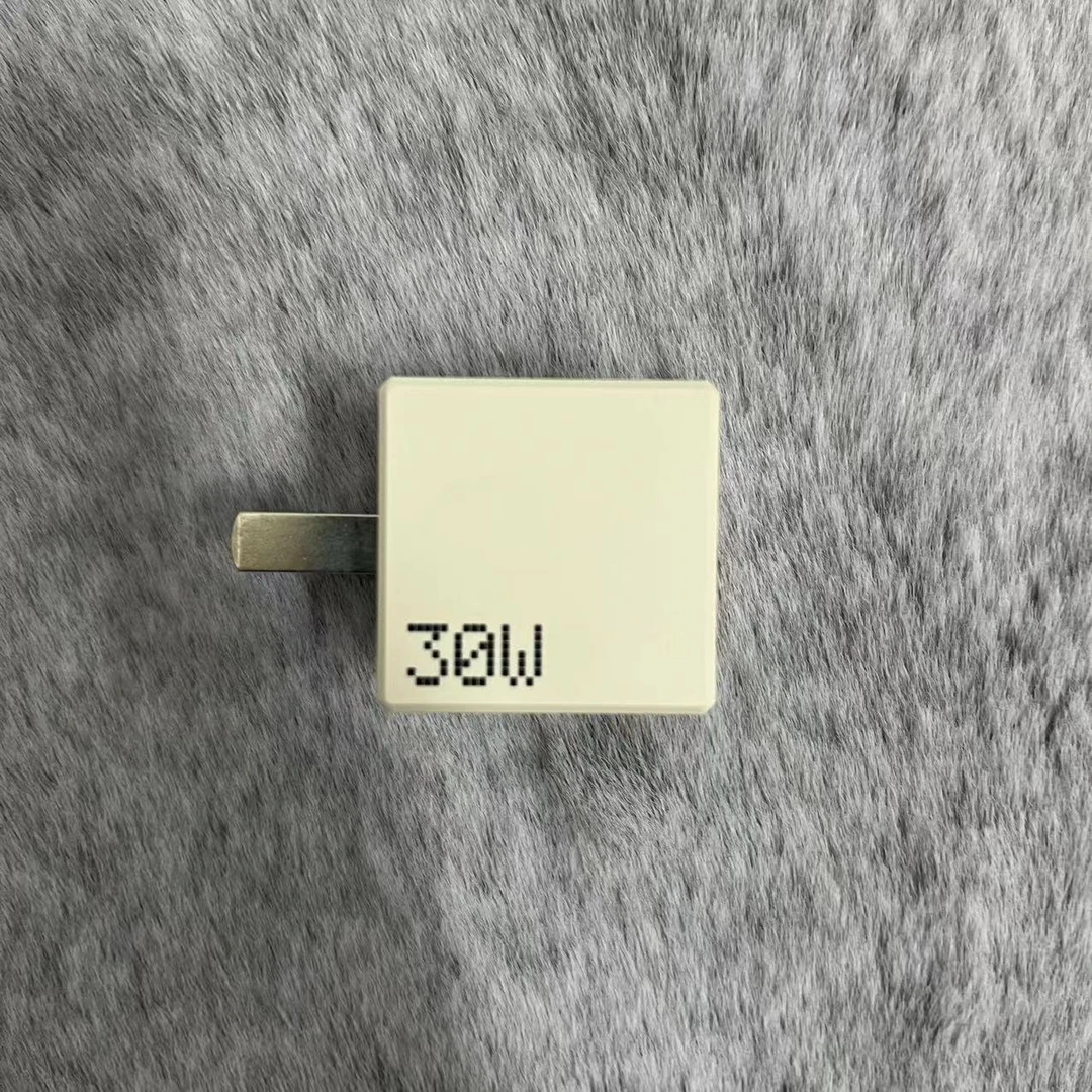 【LISEN】散热充电器二代 PD20W30W快充 加送C口转苹果数据线