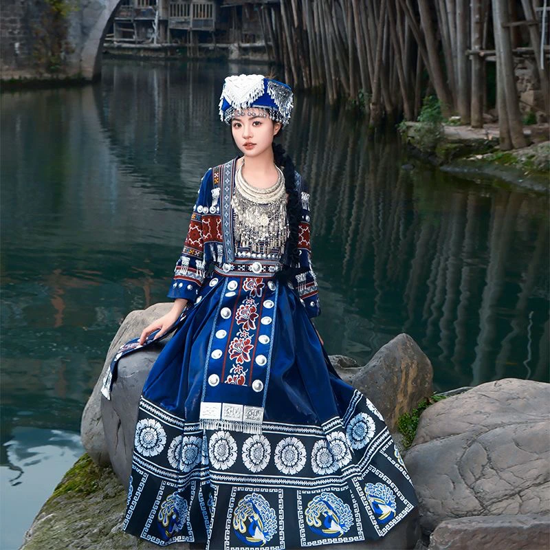 春装民族风苗族湘西写真旅拍侗族壮族演出服表演服裙子服饰