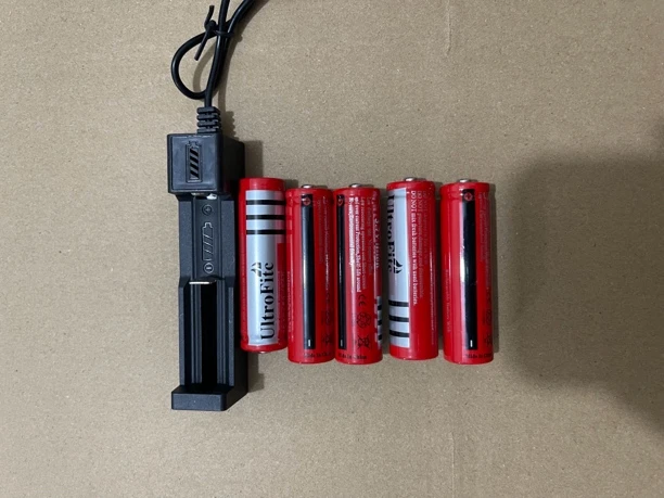 （12）18650型电池5节配件充电