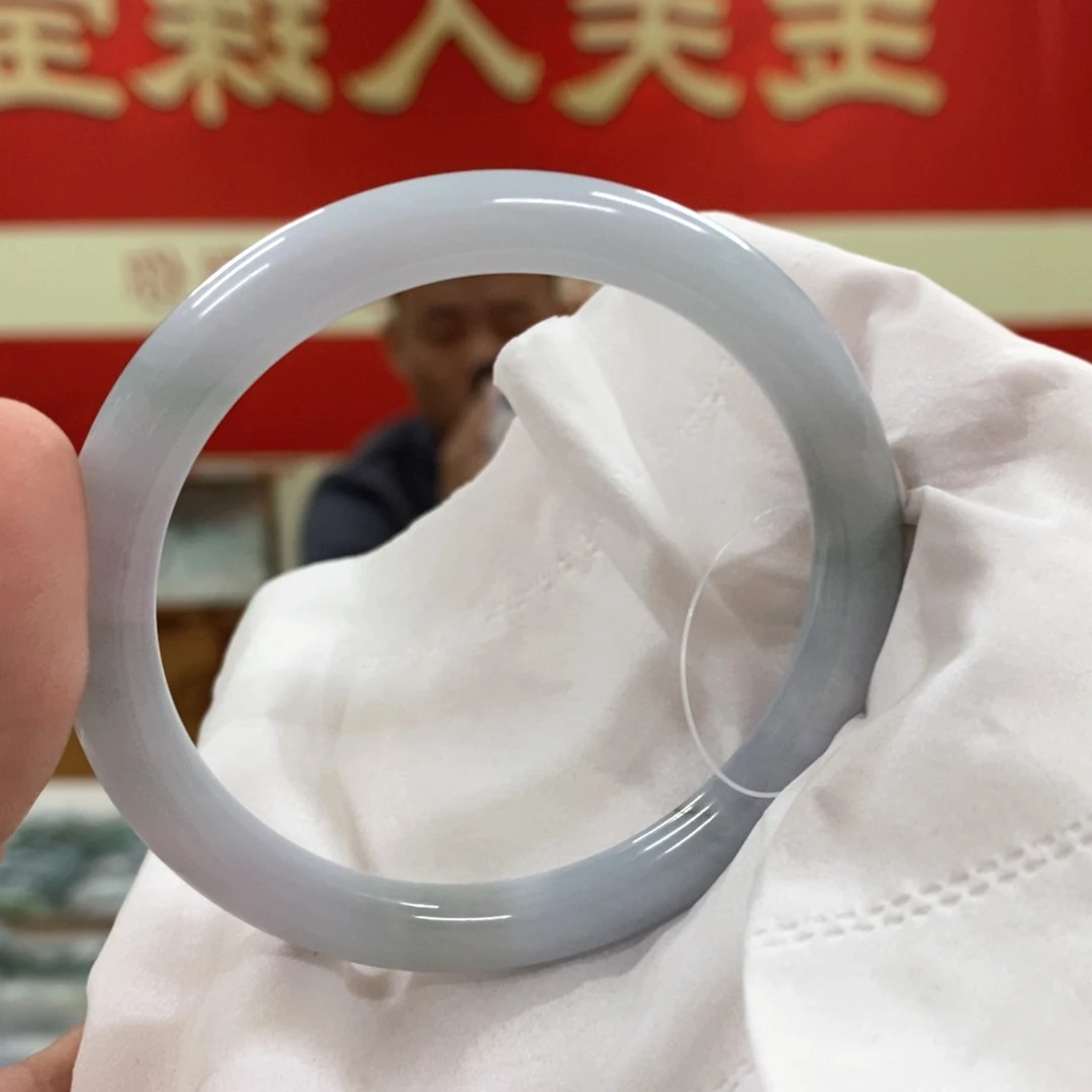翡翠手镯未镶嵌翡翠手镯