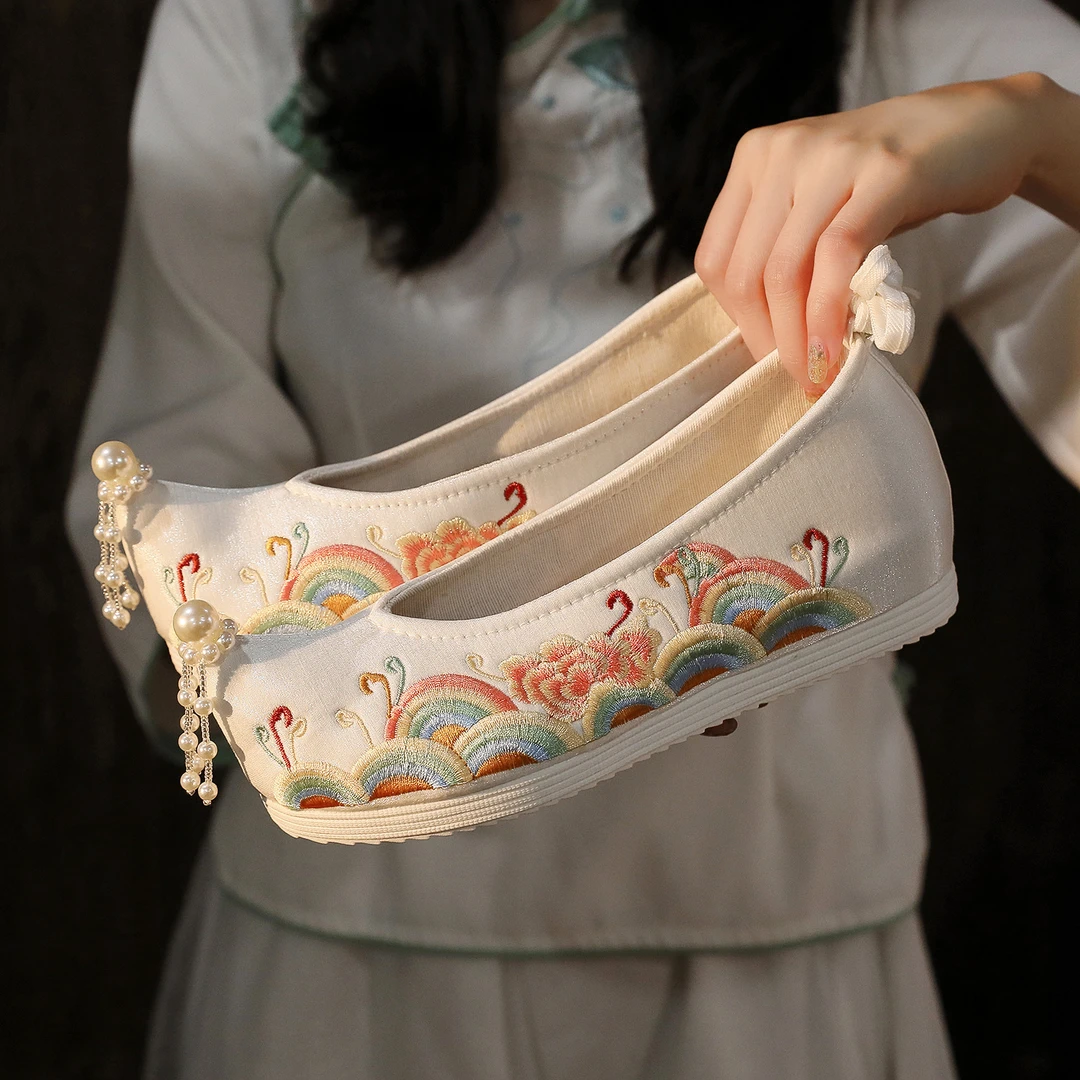 云芙鹿【彩虹】春新款汉服鞋子女古风古装搭配绣花鞋女明制内增高