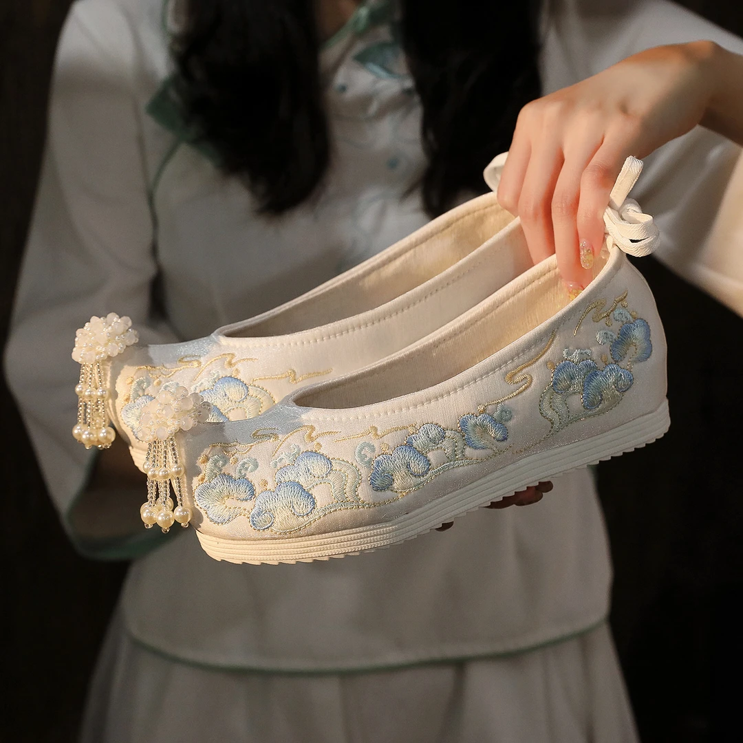 云芙鹿新款汉服鞋平底汉服绣花鞋百搭汉服古风鞋中式古装鞋复古