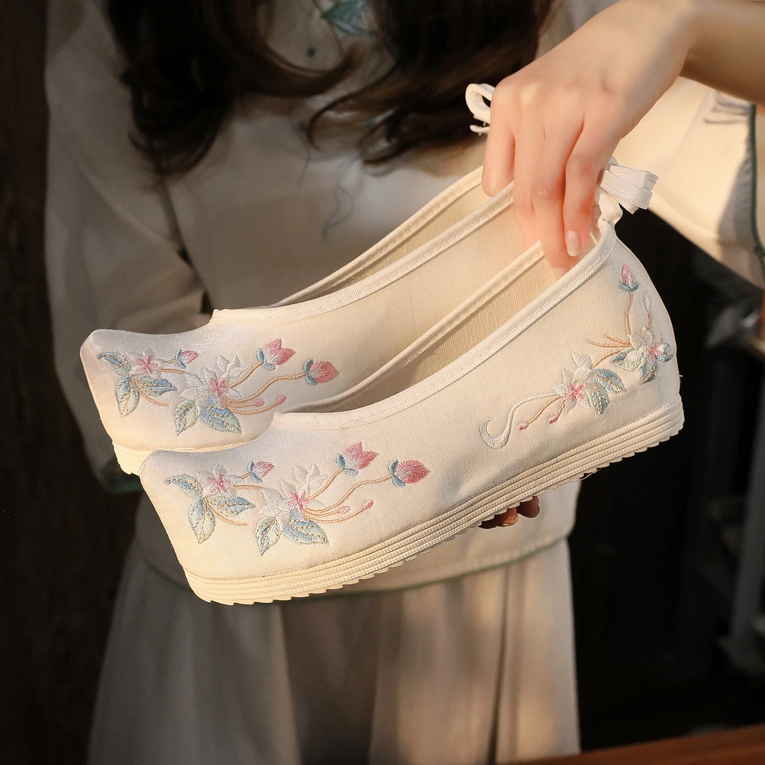 云芙鹿【卷烟】春季新款汉服鞋古风百搭古装绣花鞋女明制内增高布鞋