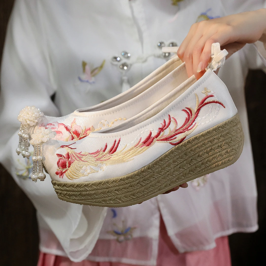 云芙鹿凤来仪2025夏季新款旗装鞋古风厚底登云履明制绣花布鞋爆款