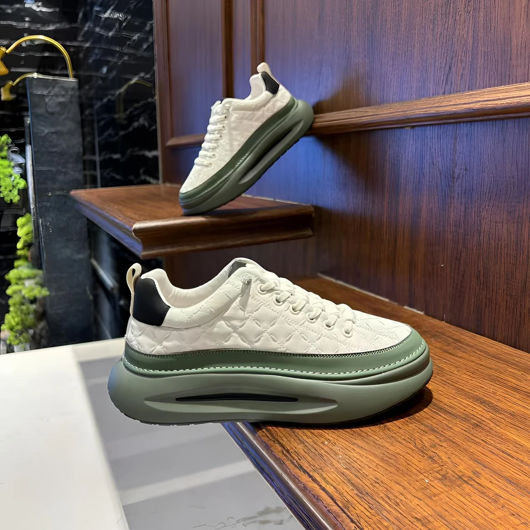 秋冬新款男鞋皮面简约摇摇底百搭时尚韩版欧洲站轻奢潮男士休闲鞋