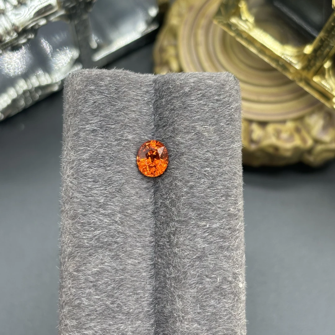 芬达石榴石1.385克拉 5.6×6.6×4.3mm