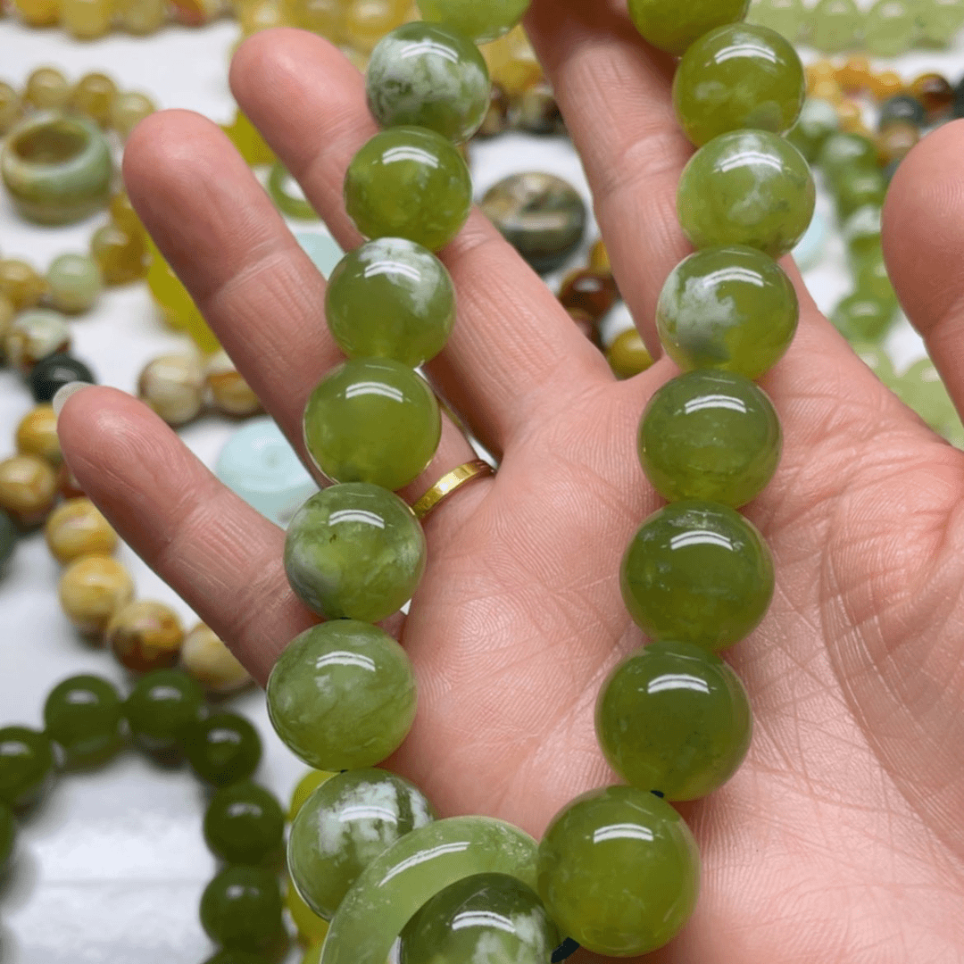 【闪购商品】蛇纹石玉手串未镶嵌么**?