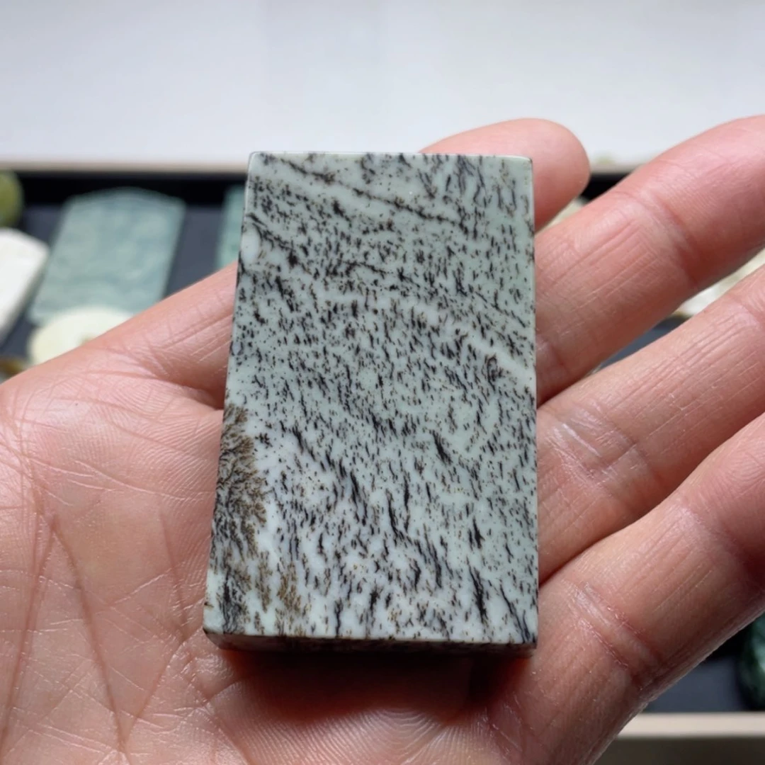 【闪购商品】蛇纹石玉吊坠未镶嵌一*念