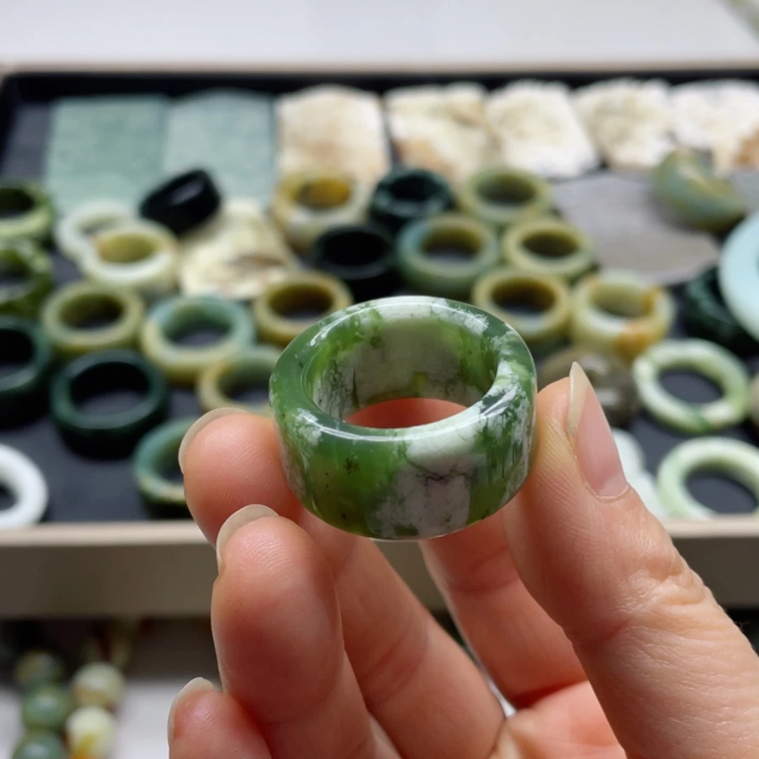 【闪购商品】蛇纹石玉扳指未镶嵌龙**咪