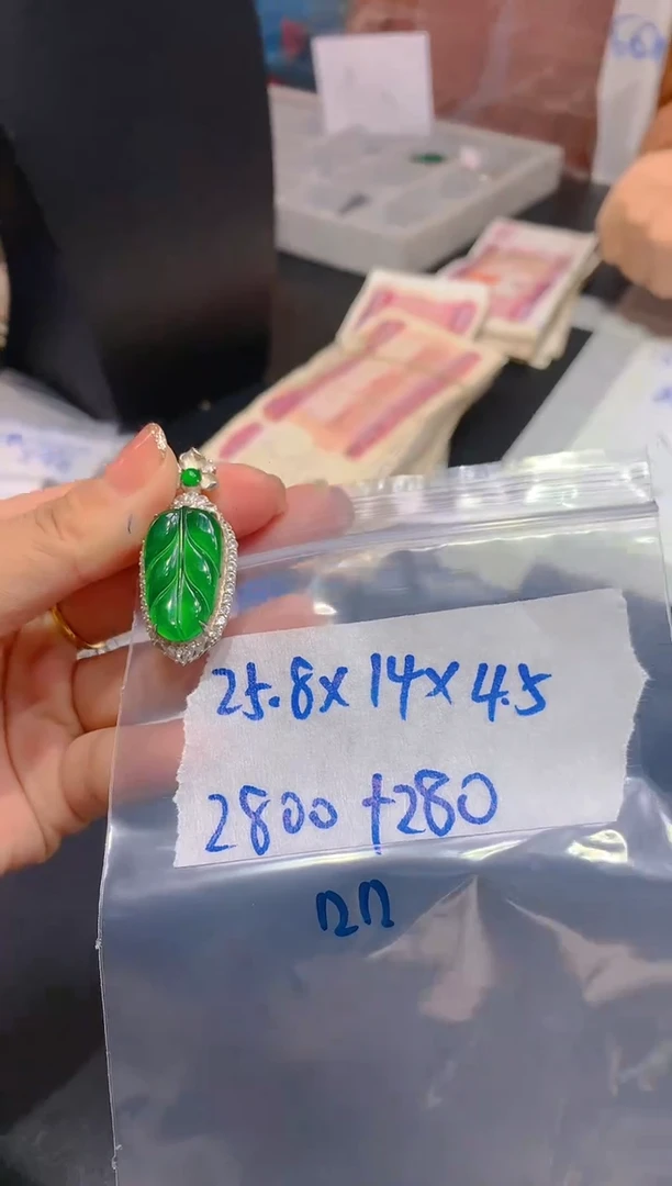 【闪购商品】定制翡翠合金77定制翡翠，多样性发货发其一