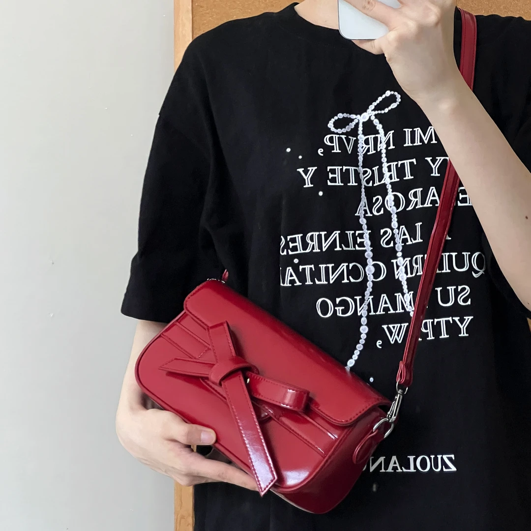 一张同学小众洋气单肩斜跨腋下包W23红色