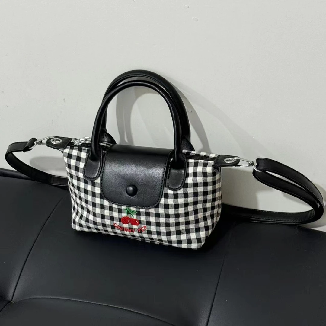 一张同学小众百搭洋气手提斜挎包A09黑