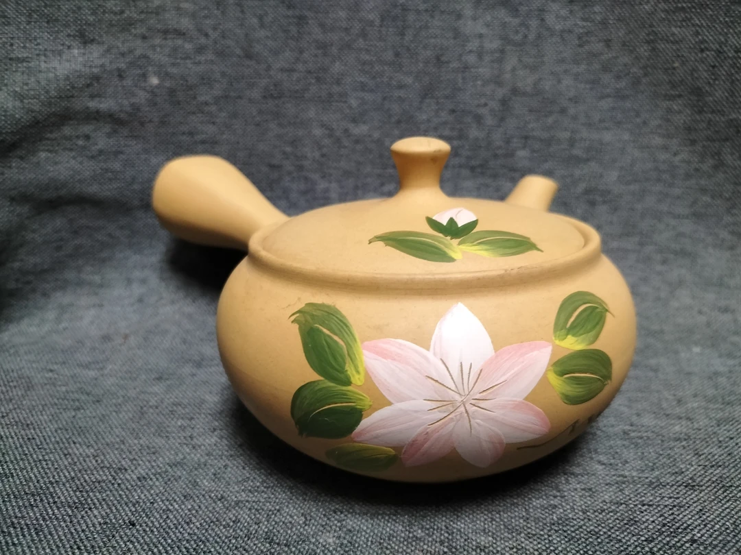 手绘荷花朱泥侧把壶01/31可爱