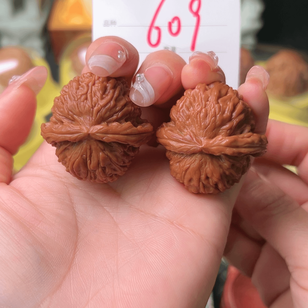 【闪购商品】桃核吊坠白狮子3.7
