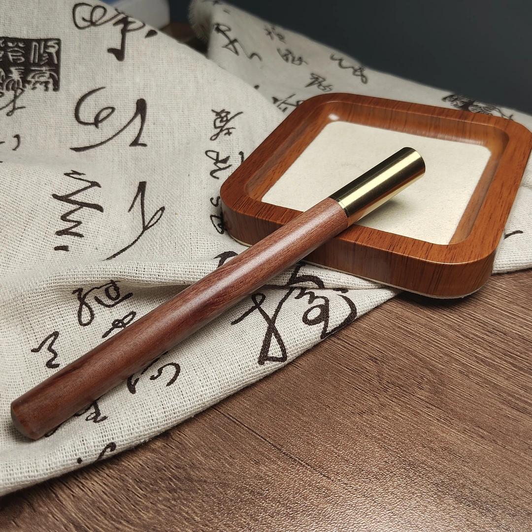 咖色檀木笔约145*12mm 多样性发货