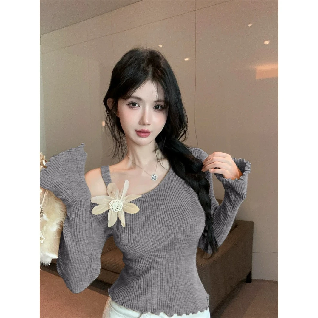 小香风花朵针织衫女秋冬纯欲一字肩上衣高级感打底衫内搭斜肩毛衣