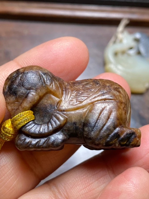 贵像（中古提油玉跪象）