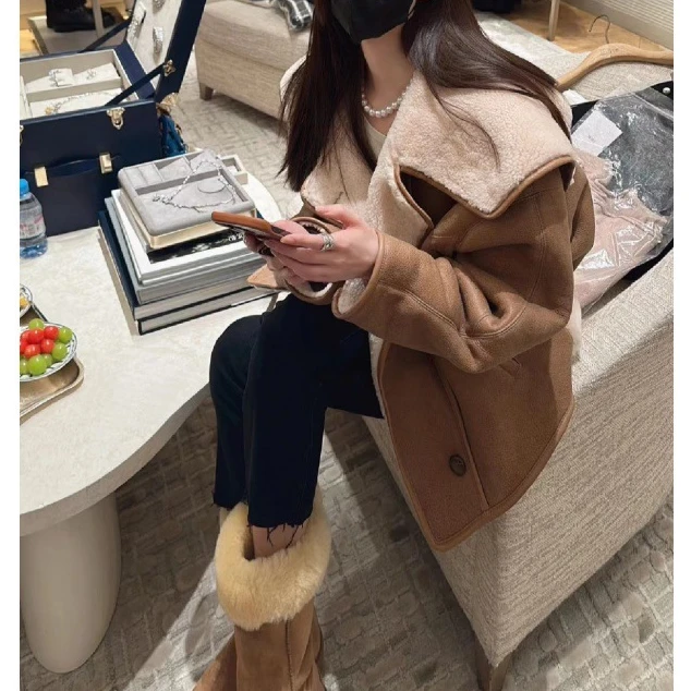 2025新款时尚休闲短款复古冬季加厚外套浅咖色韩系大翻领皮衣上衣