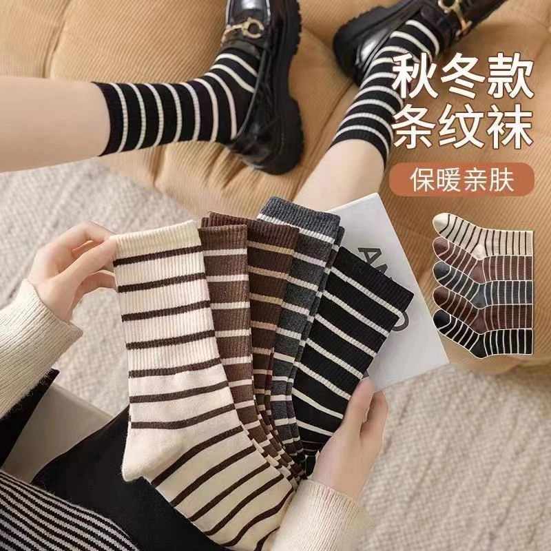 韩版新款条纹中筒袜秋冬日系女士黑白长筒袜咖色ins潮流百搭袜