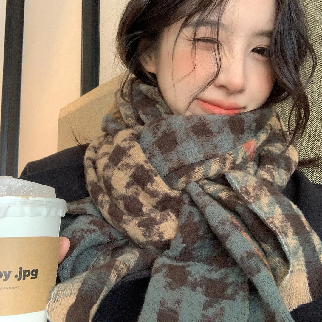 新款千鸟格围巾女韩系氛围感冬季百搭保暖学生围脖少女潮针织格子