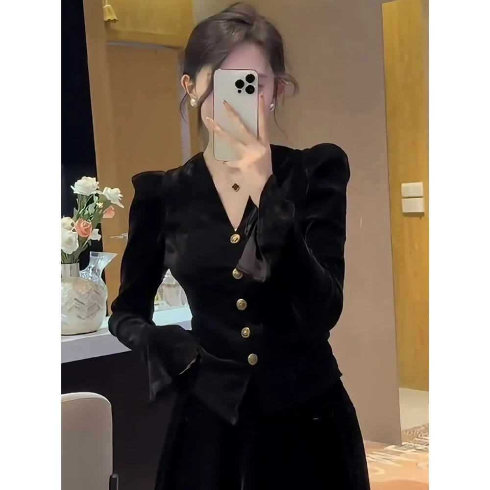 黑色领泡泡袖衬衫2024新款女秋冬洋气独特别致高端法式丝绒上衣