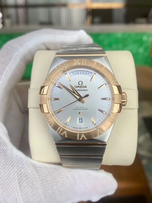 未使用 Omega/欧米茄 星座系列/男表/38mm/双日历/玫瑰金/罗马钻