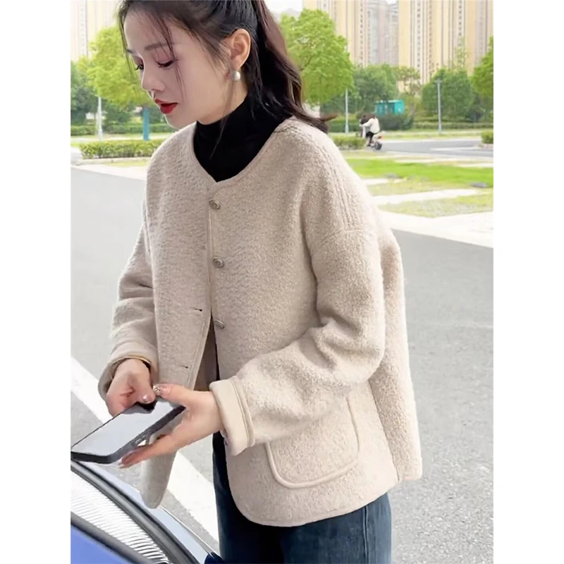 爆款小香风外套女短款2024秋冬新款休闲宽松高级感皮毛一体上衣潮