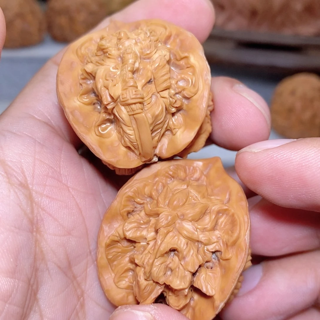 文玩核桃把件纯手工雕刻三棱佛道同源