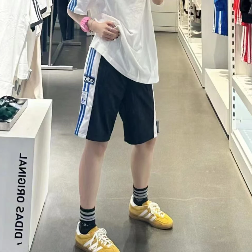 adidas阿迪达斯三叶草侧开排扣运动舒适休闲短裤IV5339 IU2372