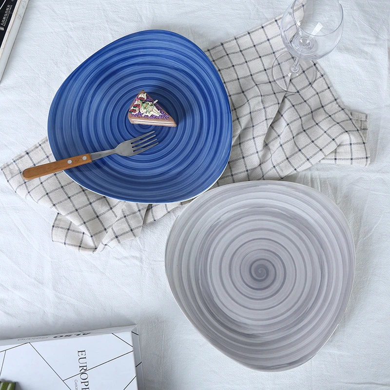 顺祥陶瓷外贸10.5英寸三角盘釉下彩人工刷色