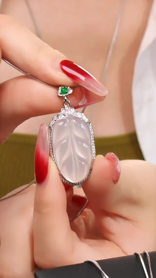 【闪购商品】玛瑙/玉髓吊坠(赠链)合金674号 金枝玉叶 配钛钢链