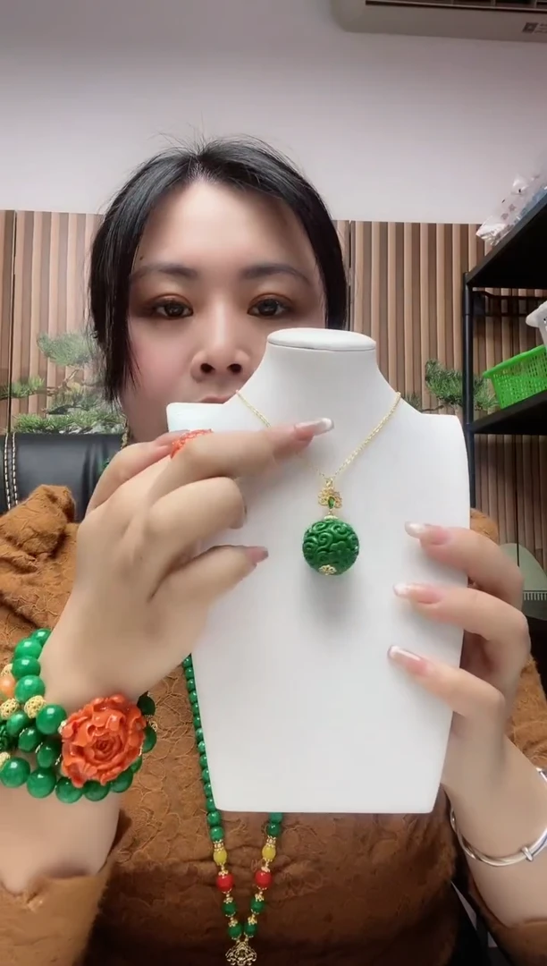 【闪购商品】查罗石耳钉合金232
