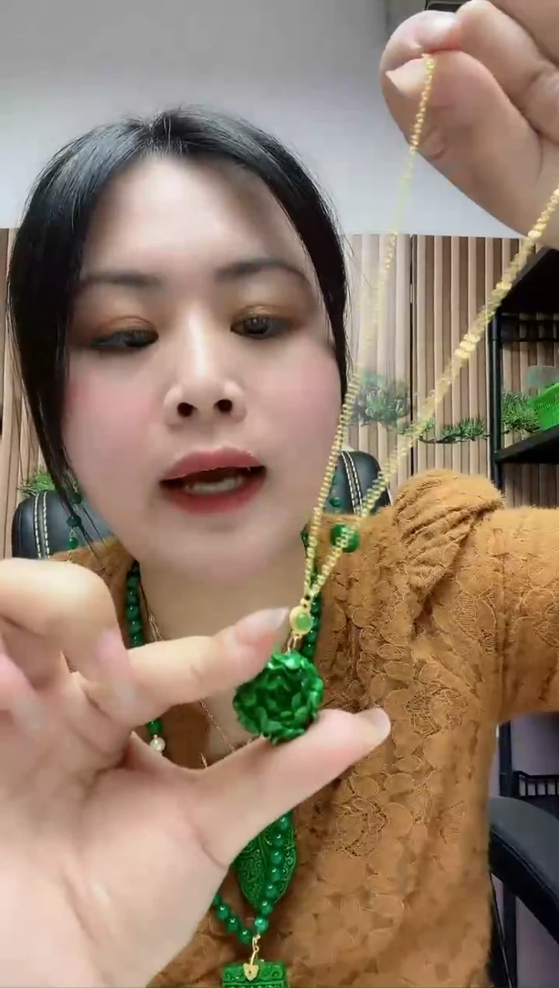 【闪购商品】查罗石颈饰合金535