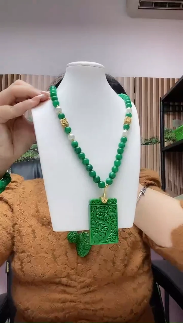 【闪购商品】查罗石颈饰合金925