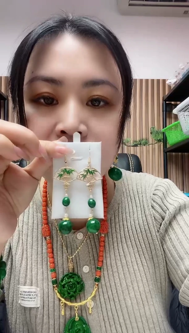 【闪购商品】查罗石耳钉合金221