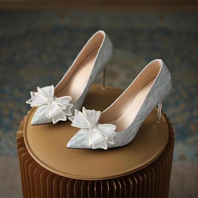 智元女鞋2022新款秋季格利特花子扣饰尖头电镀细跟高跟女鞋加宽