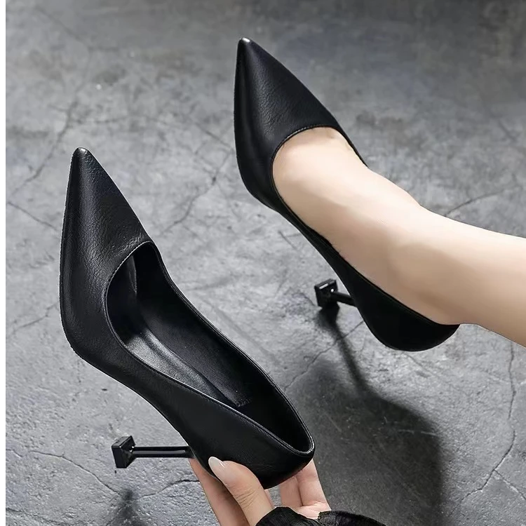 黑色职业工作细跟单鞋 大码女鞋35-43脚宽肥胖妹妹加宽加肥高跟鞋