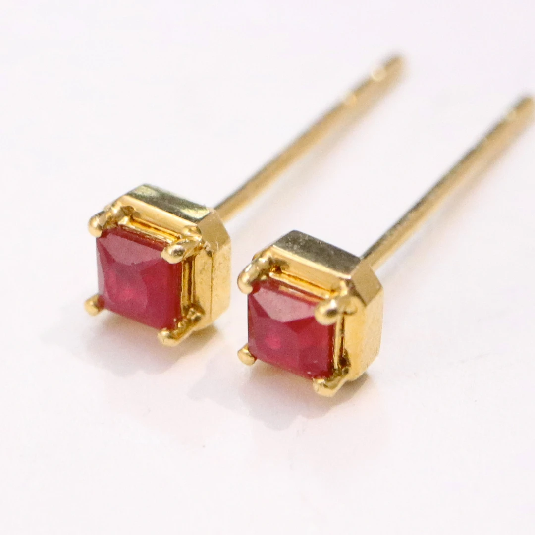 18K金公主方红宝石耳钉AA30034