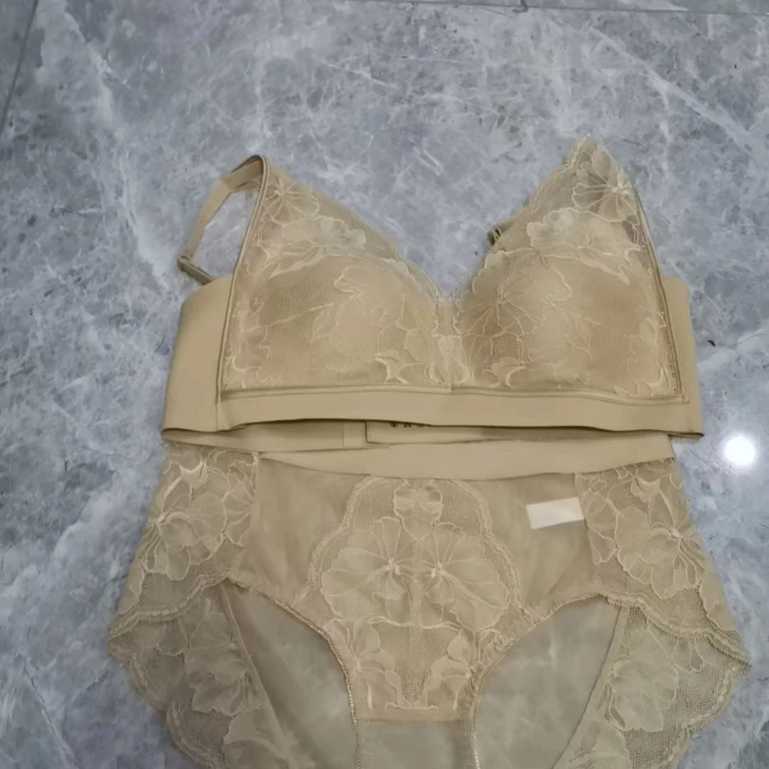深圳南油原创小众蕾丝舒适时尚女士薄款3D小胸穿内衣套装