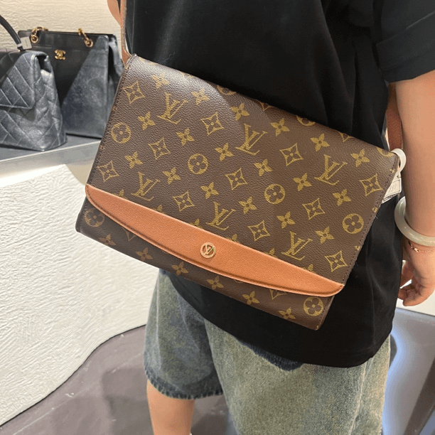 95新 LouisVuitton/路易威登 信封包